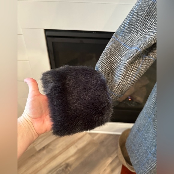 A NEW DAY GRAY BLUE PLAID SIZE M WOMENS MIDSIZED COAT WITH REMOVABLE SLEEVE MUFF - Picture 6 of 16